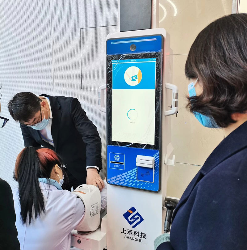 智能身高體重血壓一體機應用現(xiàn)場